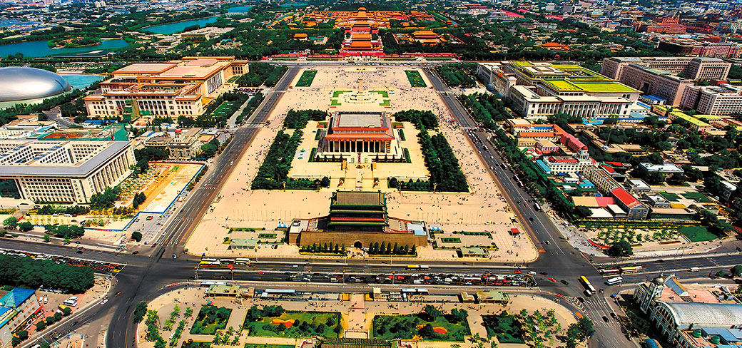 Vue plongeante de la section principale de l’Axe central de Beijing, qui traverse le cœur de la capitale sur 7,8 kilomètres du nord au sud. PROVIDED BY BEIJING MUNICIPAL OFFICE FOR CONSERVATION AND MANAGEMENT OF BEIJING CENTRAL AXIS TO CHINA DAILY