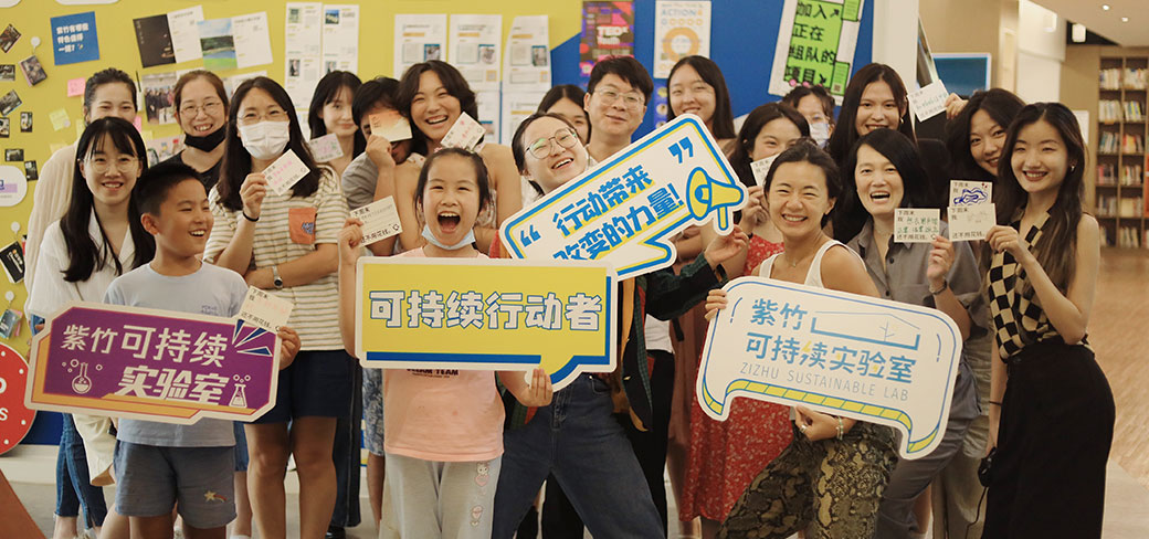 Les membres du Gratis ont organisé un atelier intitulé « 100 façons de passer un bon week-end dans une grande ville sans dépenser d’argent », pour des jeunes à Shanghai en décembre 2022. PROVIDED TO CHINA DAILY