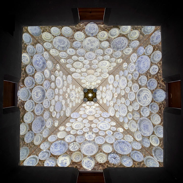 Une projection numérique du dôme de porcelaine du Palais de Santos installé à Jingdezhen, le 18 mai 2022. (Xinhua/Yu Gang)